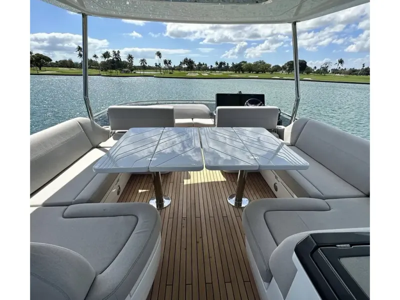 Slide: The Image of Galeon 560 FLY 2026 - 9