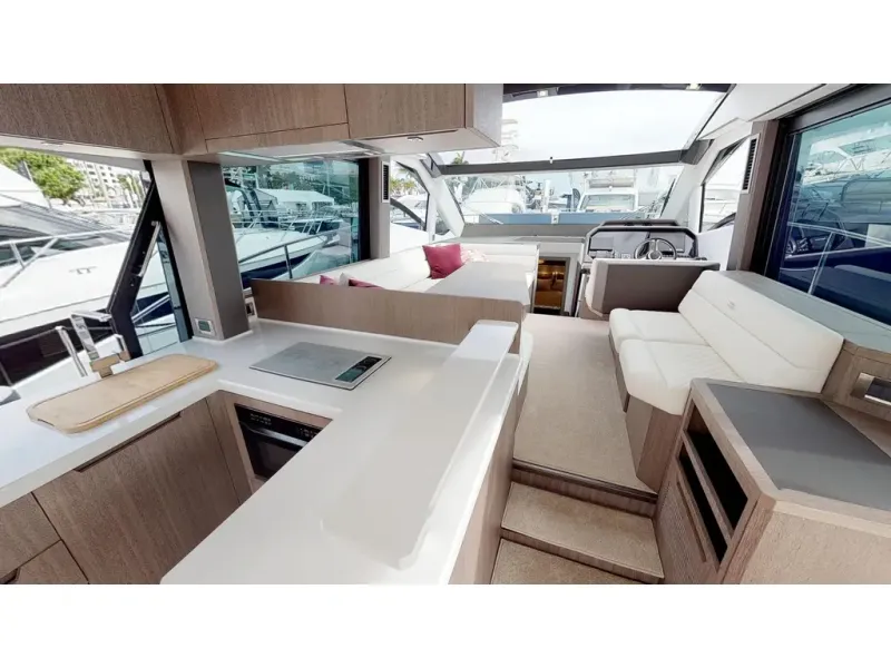 Slide: The Image of Galeon 510 SKY 2026 - 15