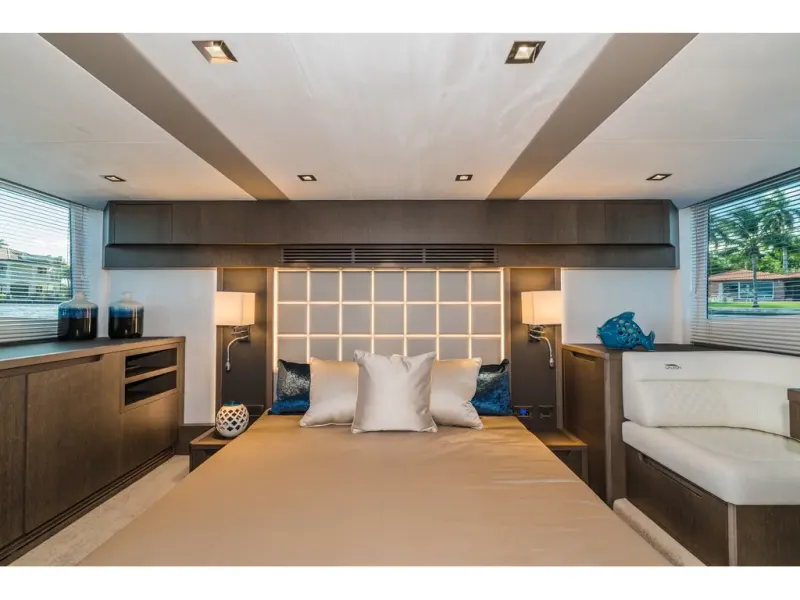 Slide: The Image of Galeon 500 FLY 2026 - 10