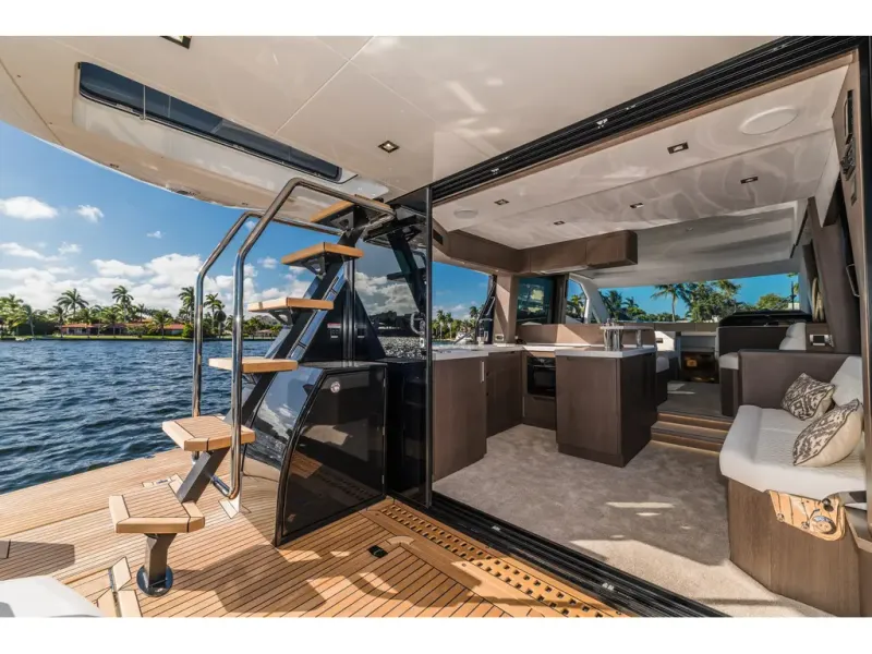 Slide: The Image of Galeon 500 FLY 2026 - 7