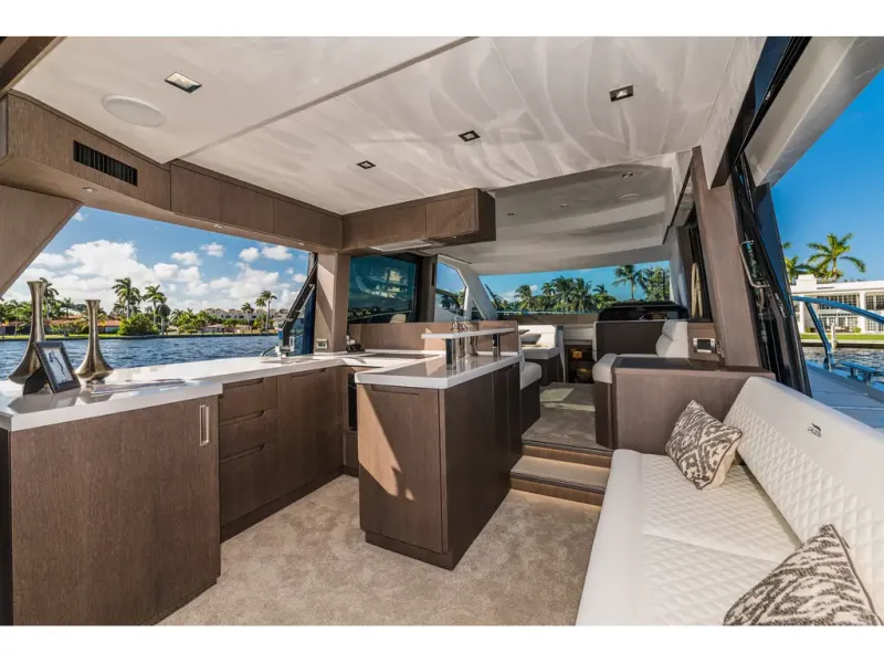 Slide: The Image of Galeon 500 FLY 2026 - 8
