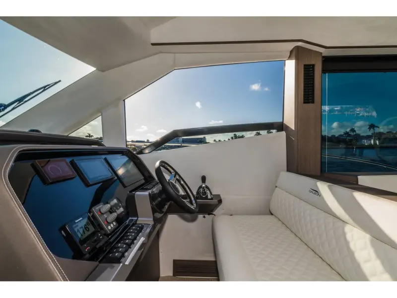 Slide: The Image of Galeon 500 FLY 2026 - 9