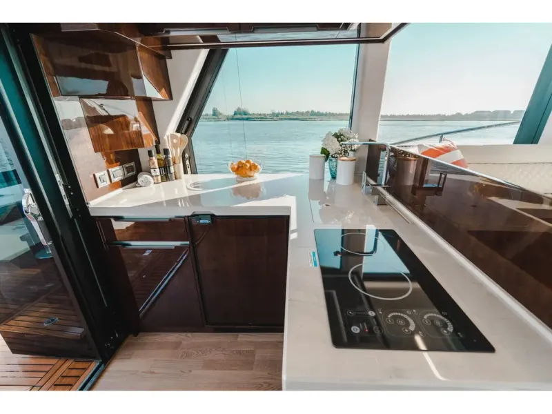 Slide: The Image of Galeon 470 SKY 2026 - 13