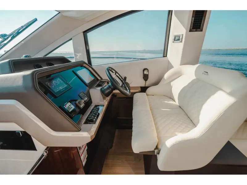 Slide: The Image of Galeon 470 SKY 2026 - 15