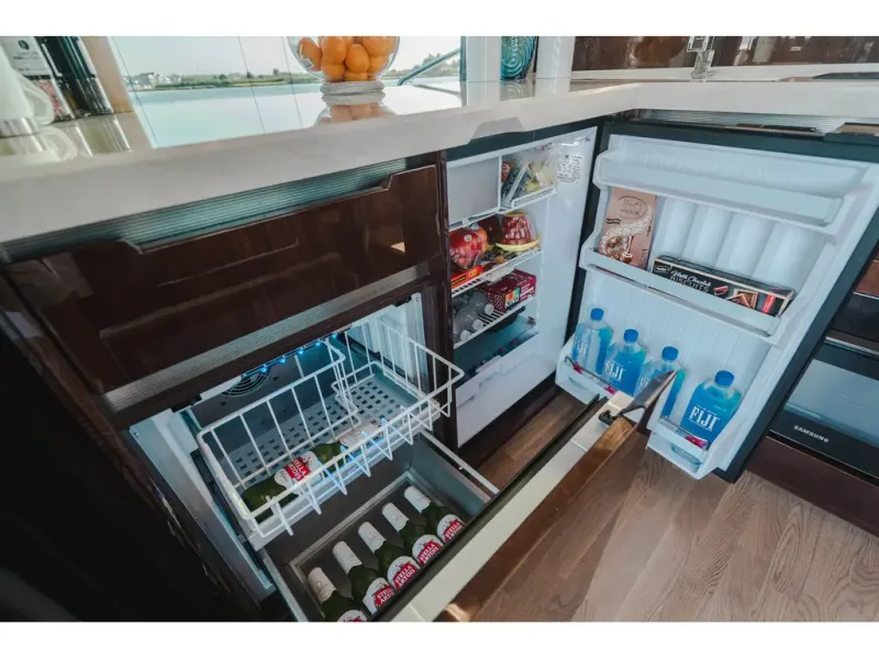 Slide: The Image of Galeon 470 SKY 2026 - 17