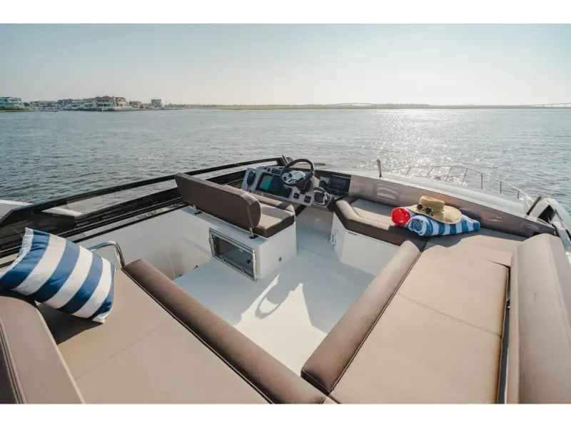 Slide: The Image of Galeon 470 SKY 2026 - 18