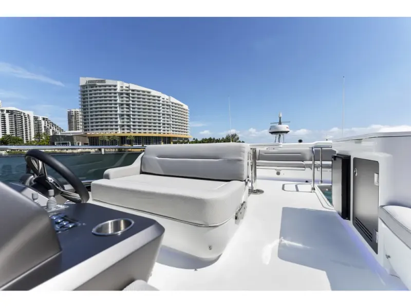 Slide: The Image of Galeon 440 FLY 2026 - 10