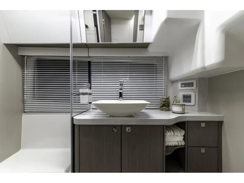 Slide: The Image of Galeon 440 FLY 2026 - 17