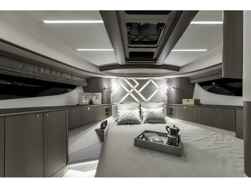 Slide: The Image of Galeon 440 FLY 2026 - 18