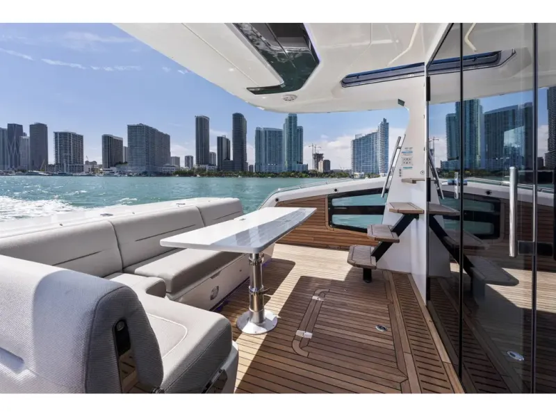 Slide: The Image of Galeon 440 FLY 2026 - 5