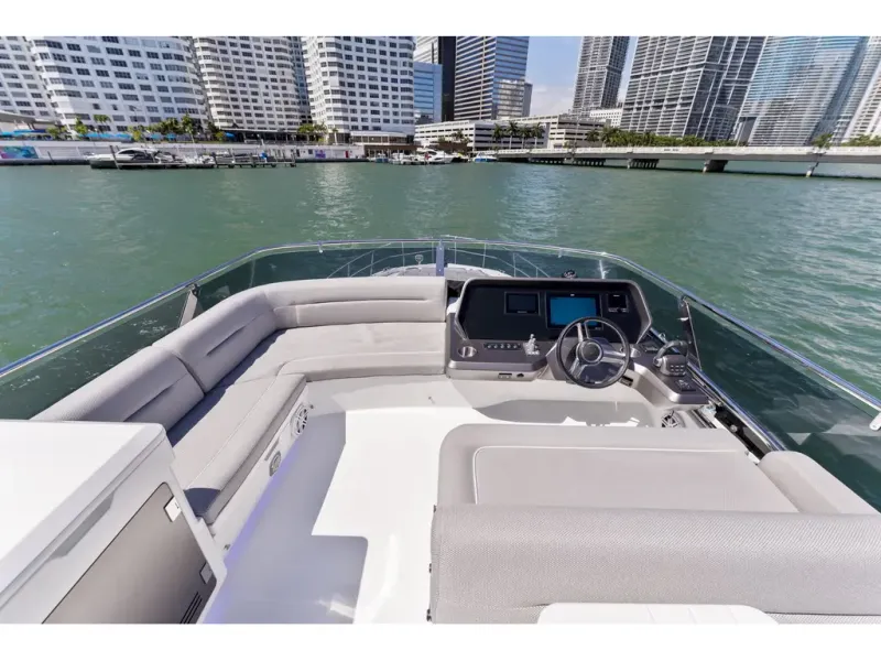 Slide: The Image of Galeon 440 FLY 2026 - 9