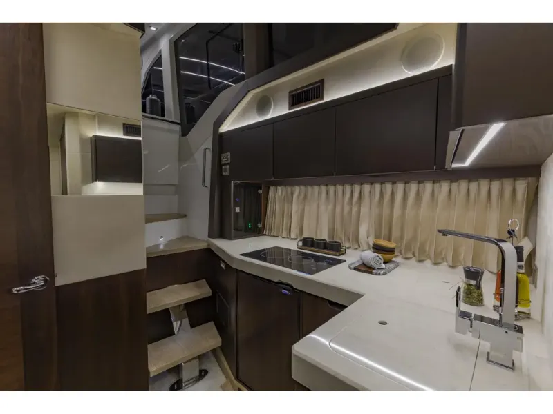 Slide: The Image of Galeon 425 HTS 2026 - 18