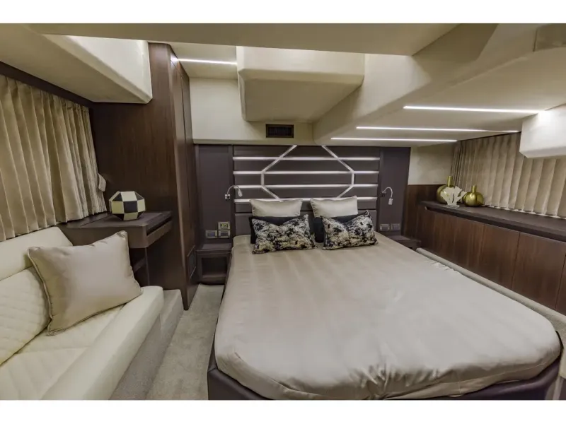 Slide: The Image of Galeon 425 HTS 2026 - 20