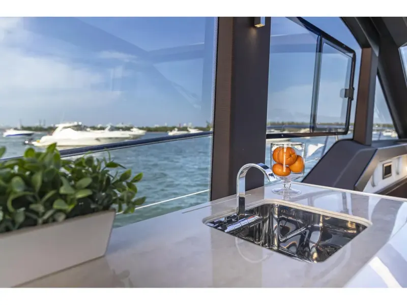 Slide: The Image of Galeon 425 HTS 2026 - 33