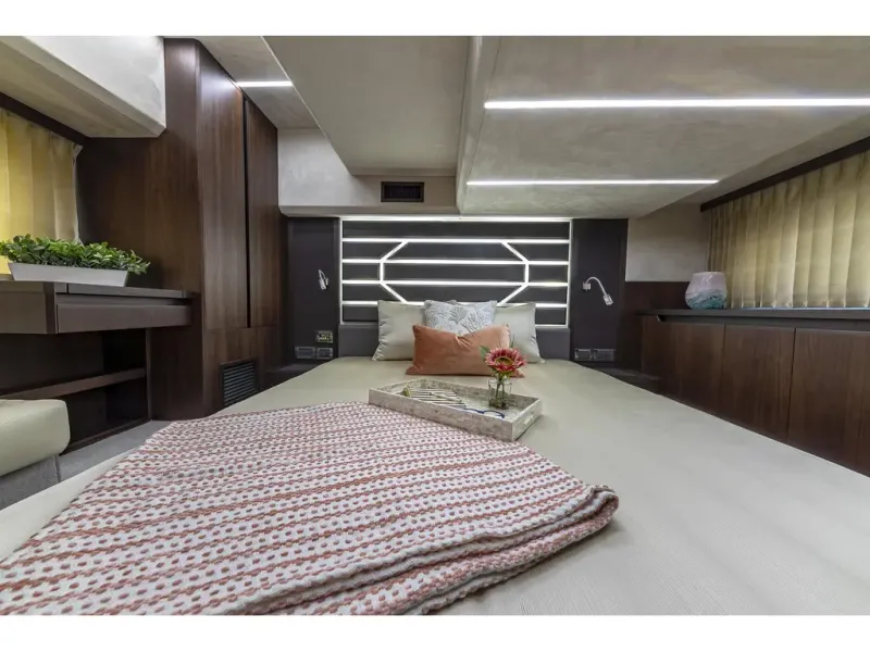 Slide: The Image of Galeon 425 HTS 2026 - 37