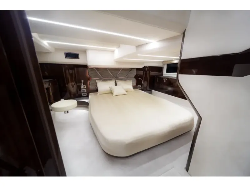 Slide: The Image of Galeon 410HTC 2026 - 10