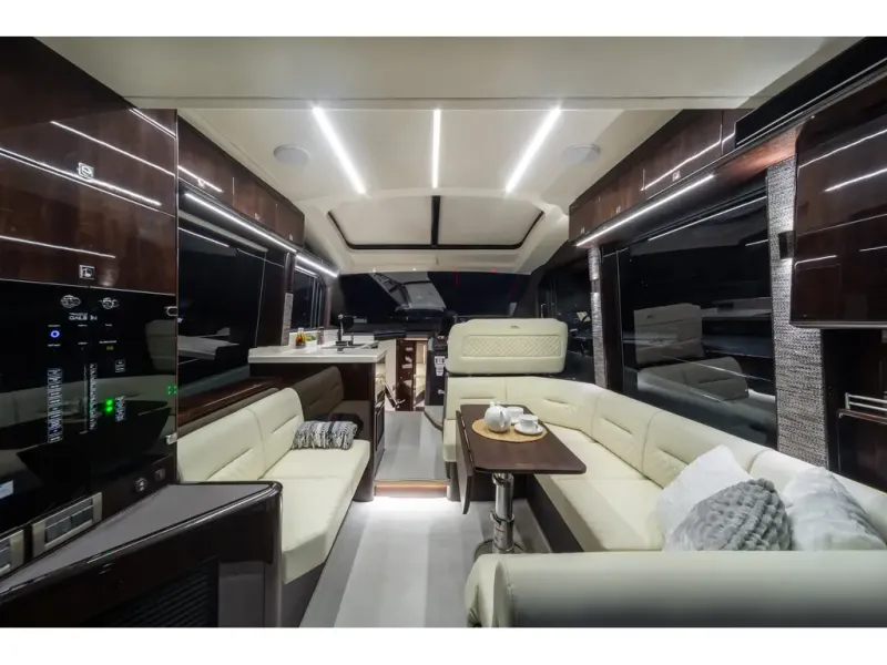 Slide: The Image of Galeon 410HTC 2026 - 5