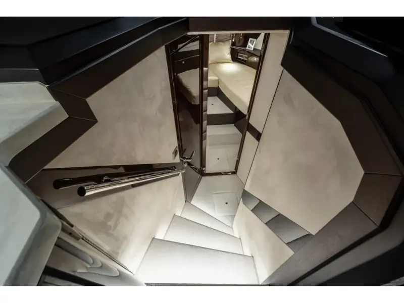 Slide: The Image of Galeon 410HTC 2026 - 7