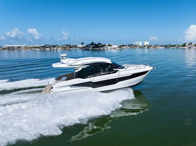 Slide: The Image of Galeon 410HTC 2026 - 27