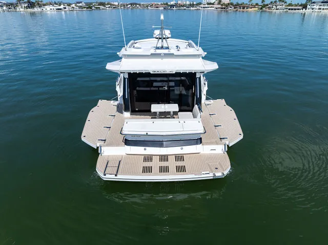 Slide: The Image of Galeon 410HTC 2026 - 24