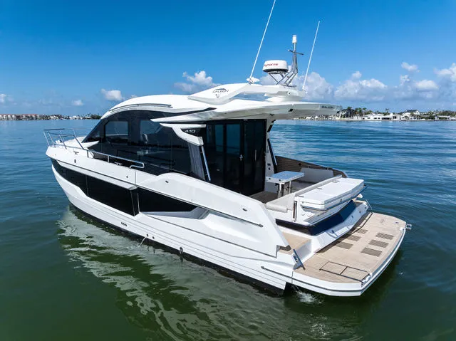 Slide: The Image of Galeon 410HTC 2026 - 15