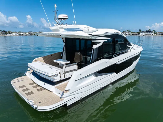 Slide: The Image of Galeon 410HTC 2026 - 22