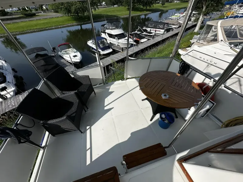 Slide: The Image of Marine Trading Int Sundeck 36 1990 - 11