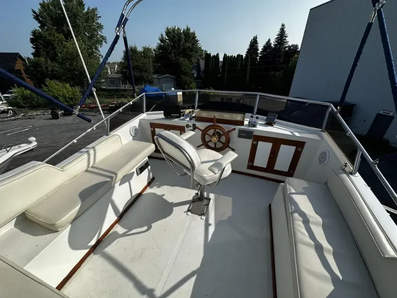 Slide: The Image of Marine Trading Int Sundeck 36 1990 - 13