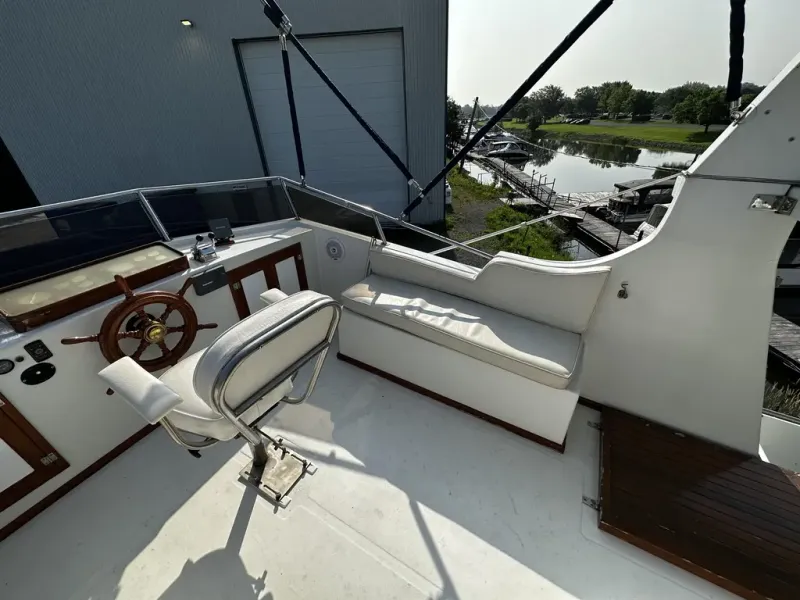 Slide: The Image of Marine Trading Int Sundeck 36 1990 - 14