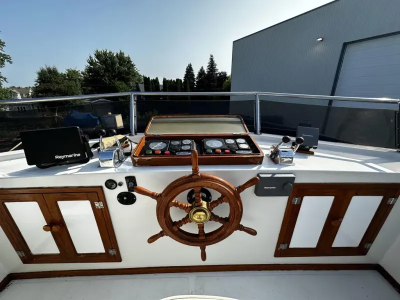 Slide: The Image of Marine Trading Int Sundeck 36 1990 - 15