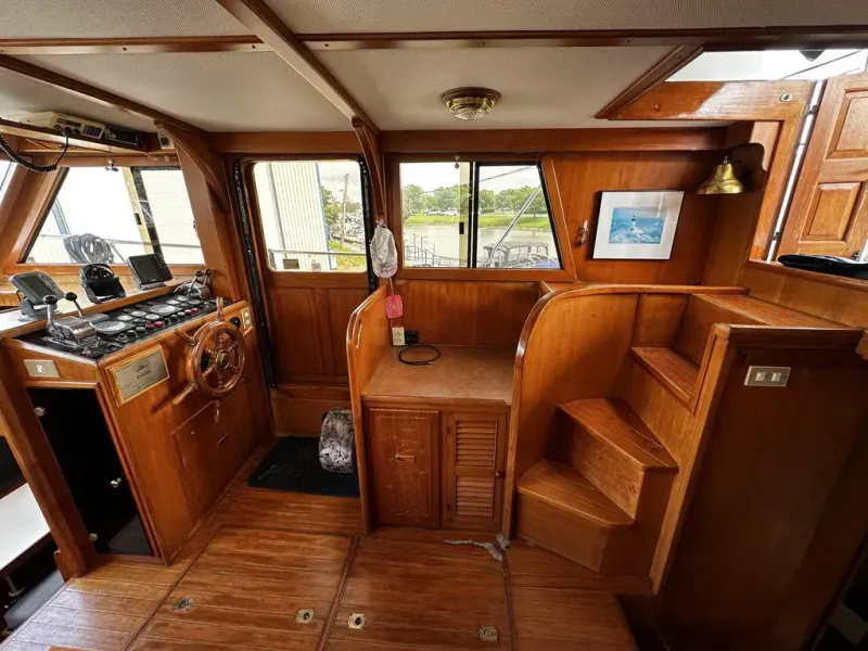 Slide: The Image of Marine Trading Int Sundeck 36 1990 - 27