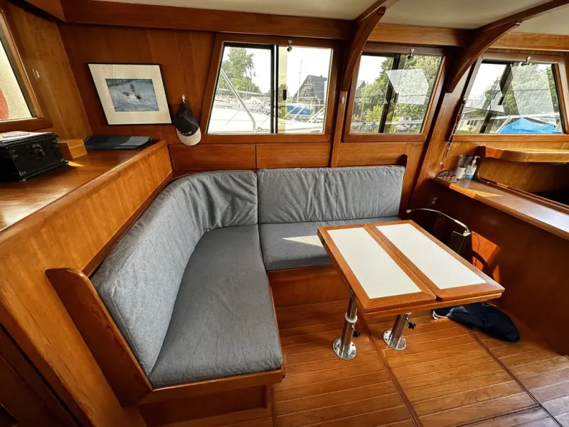 Slide: The Image of Marine Trading Int Sundeck 36 1990 - 28