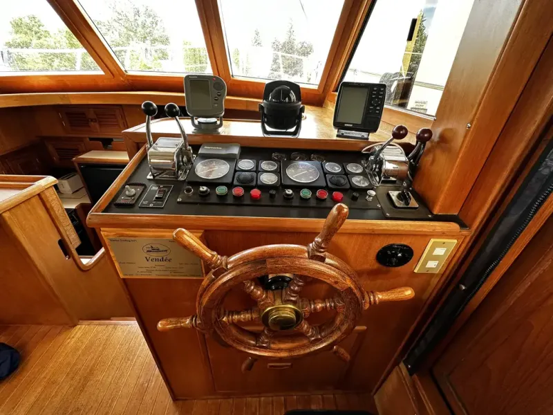 Slide: The Image of Marine Trading Int Sundeck 36 1990 - 29