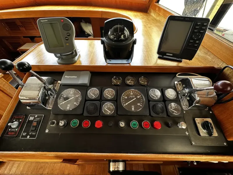 Slide: The Image of Marine Trading Int Sundeck 36 1990 - 30