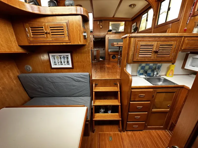 Slide: The Image of Marine Trading Int Sundeck 36 1990 - 31