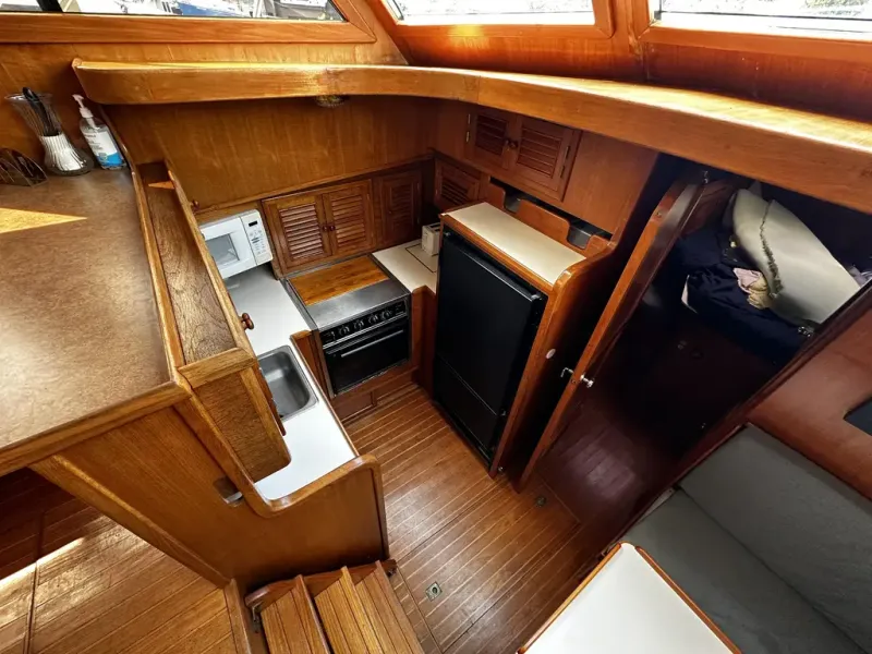 Slide: The Image of Marine Trading Int Sundeck 36 1990 - 32