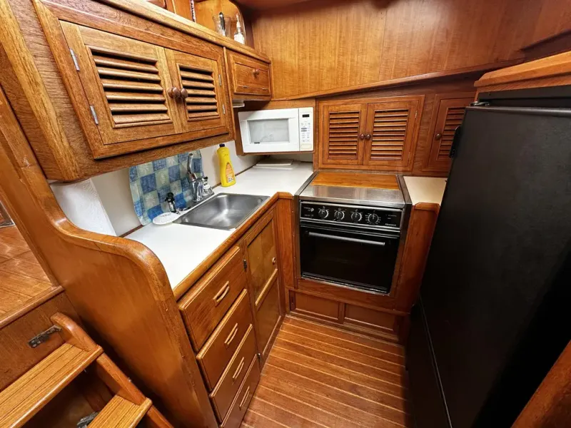 Slide: The Image of Marine Trading Int Sundeck 36 1990 - 33