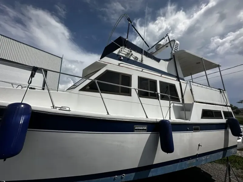 Slide: The Image of Marine Trading Int Sundeck 36 1990 - 4