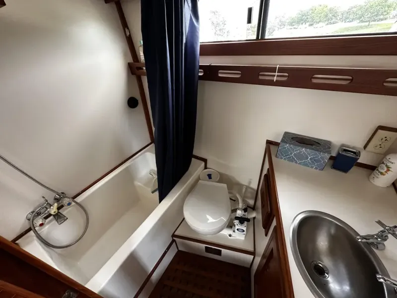 Slide: The Image of Marine Trading Int Sundeck 36 1990 - 43