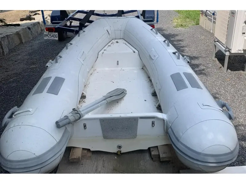 Slide: The Image of Marine Trading Int Sundeck 36 1990 - 47