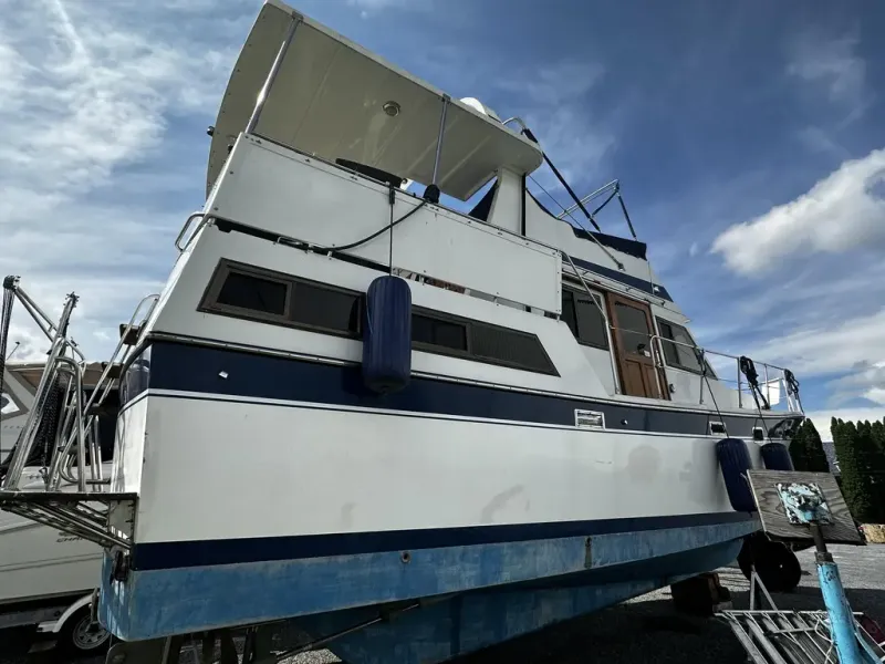 Slide: The Image of Marine Trading Int Sundeck 36 1990 - 6