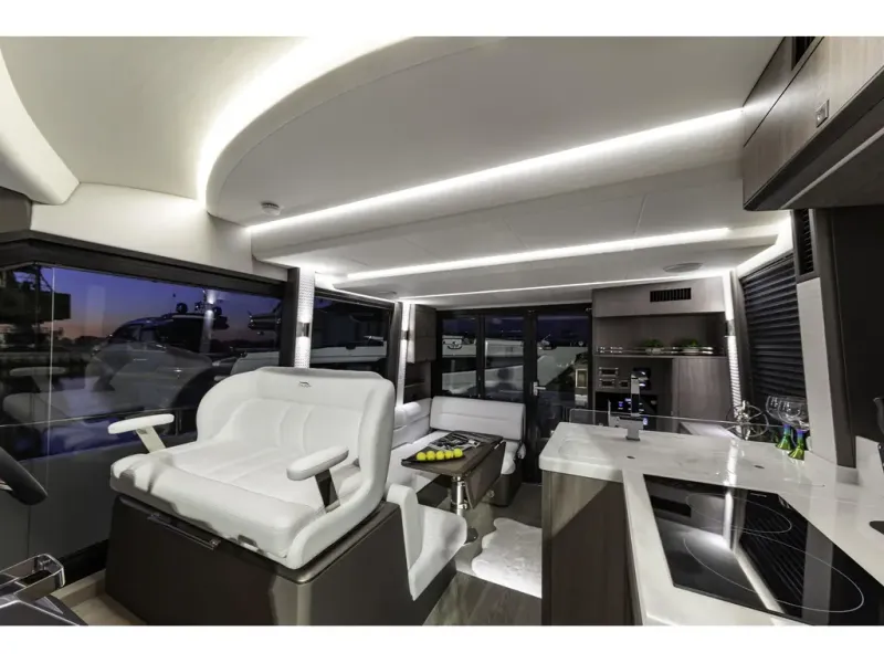 Slide: The Image of Galeon 400 FLY 2026 - 10