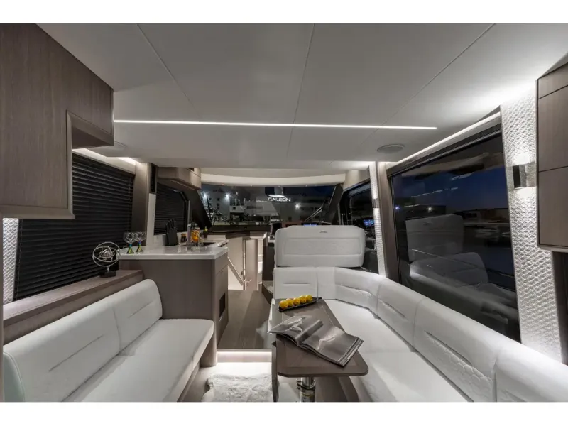Slide: The Image of Galeon 400 FLY 2026 - 12