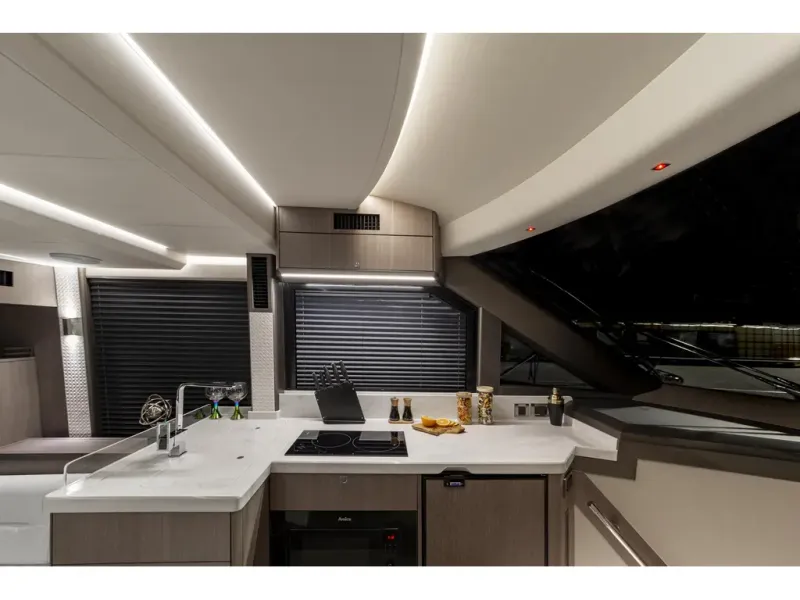 Slide: The Image of Galeon 400 FLY 2026 - 13