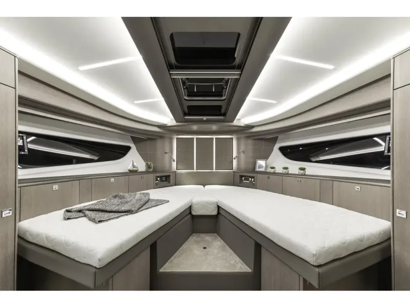 Slide: The Image of Galeon 400 FLY 2026 - 14