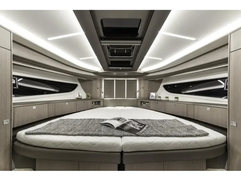 Slide: The Image of Galeon 400 FLY 2026 - 15