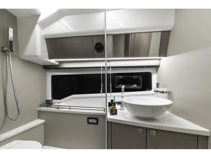 Slide: The Image of Galeon 400 FLY 2026 - 16