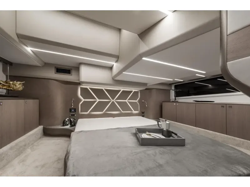 Slide: The Image of Galeon 400 FLY 2026 - 17