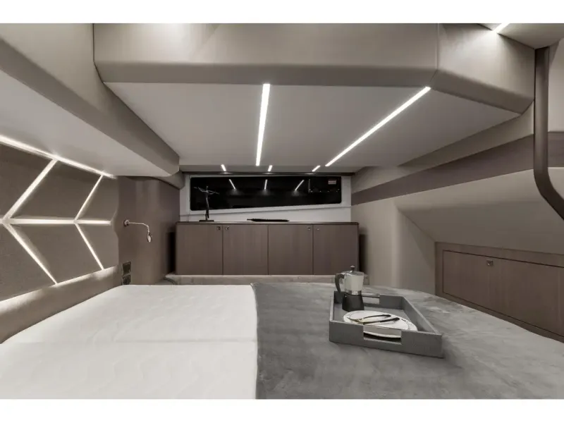 Slide: The Image of Galeon 400 FLY 2026 - 18