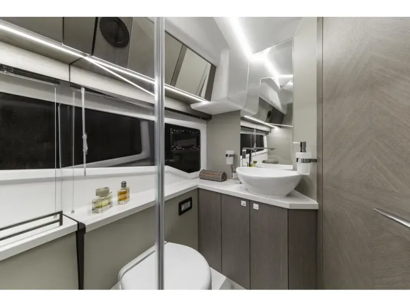 Slide: The Image of Galeon 400 FLY 2026 - 19